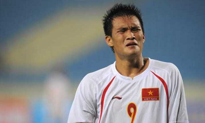 Công Vinh: Đá kém, người hâm mộ từng gửi pháo tặng tôi