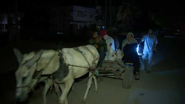 Video: Thường dân Gaza dùng lừa để chạy trốn không kích