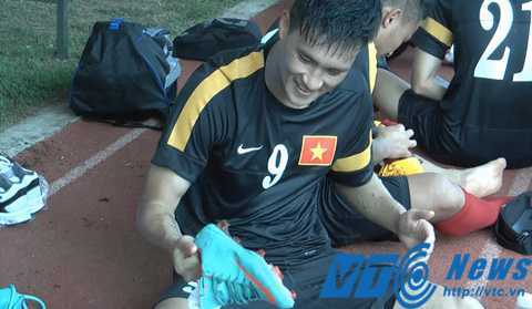 Clip nóng từ Thái Lan: Công Vinh nhận diện đối thủ ĐTVN