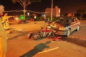 Đối đầu ô tô, nam thanh niên nguy kịch