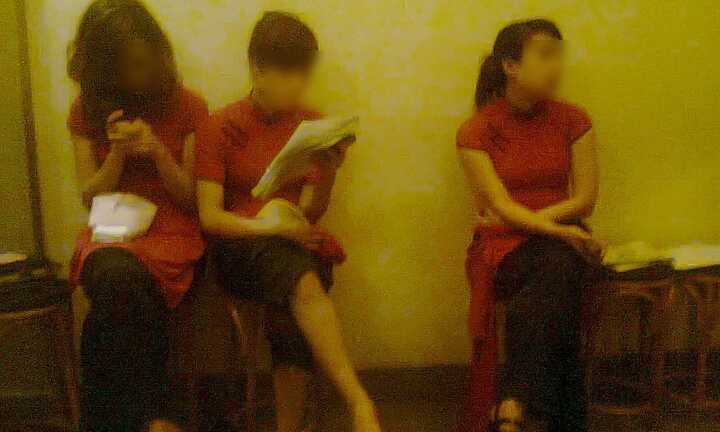 Thâm nhập 'bar ôm' Nhật giữa lòng Hà Nội