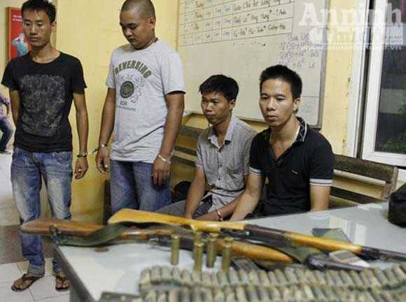 Hé lộ tình tiết đáng sợ về 2 nhóm bắn nhau giữa trưa