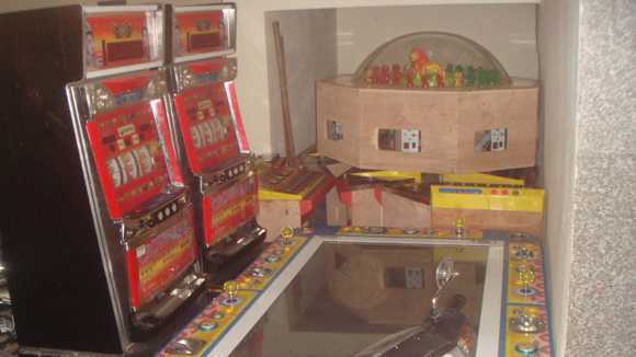 Cờ bạc 'đội lốt' quán điện tử xèng