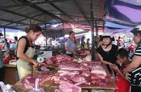 Ba người thương vong vì miếng thịt bò