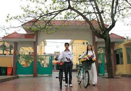 Clip cảm động của học sinh Lê Hồng Phong về mái trường