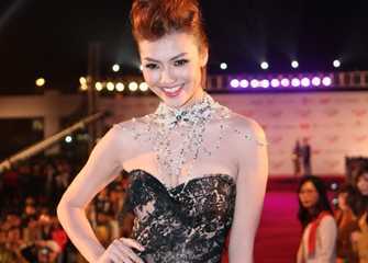 Hồng Quế mặc phản cảm: Phạt đến 100 triệu đồng?