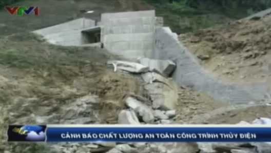 Đang thi công, đập thủy điện vỡ vụn