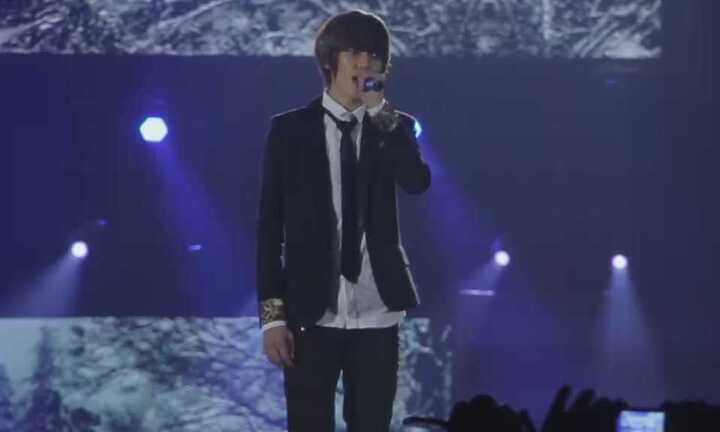 Sao Hàn hát 'Bèo dạt mây trôi' cực ngọt đêm KPOP