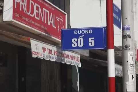 Dân kêu trời vì bảng tên đường bị gắn sai