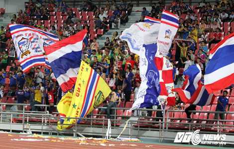 CĐV Thái Lan tung hô Việt Nam để 'an ủi'