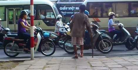 Gã ăn mày 'bí ẩn' góc phố HN, thu nhập 30 triệu/tháng