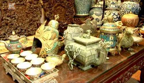 Kho đồ cổ triệu đô giữa lòng Hà Nội