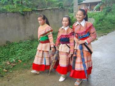 100 gái bản bỗng dưng mất tích