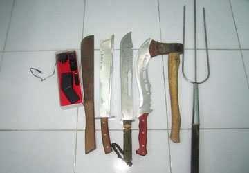 Vũ khí 'khủng' của nhóm cướp chém người man rợ