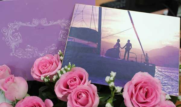 Jennifer Phạm lộ thiệp cưới đẹp như mơ