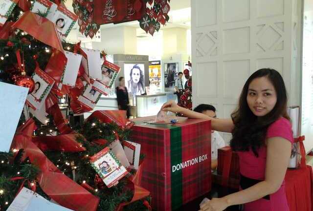 Chung tay góp quà Giáng sinh cho trẻ bất hạnh