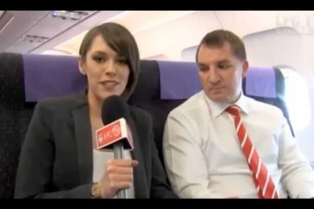 Video: Nữ PV xinh đẹp khiến HLV Liverpool động lòng