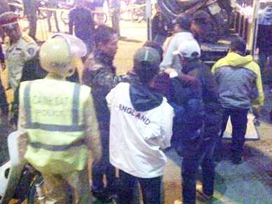 Kéo quần giữa phố trêu ngươi lực lượng 141