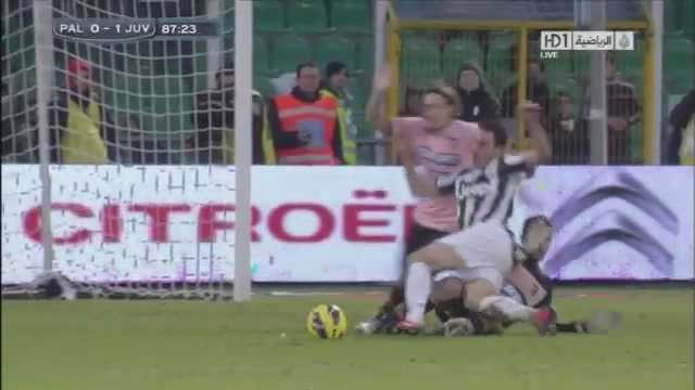 Sao Juventus 'ăn vạ' trơ trẽn