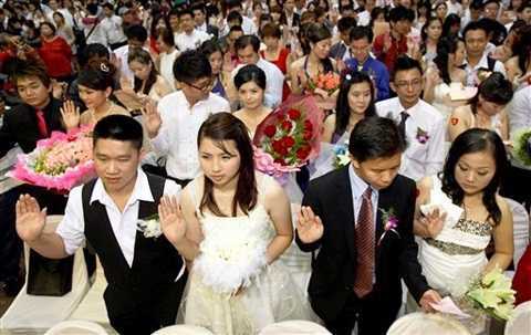 Thế giới 24h: Thanh niên châu Á đua cưới ngày 12/12