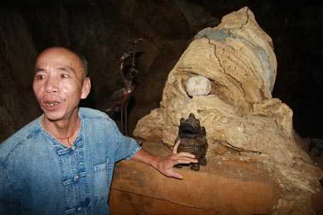 Thạc sĩ âm nhạc bỏ Hà thành ẩn mình trong hang đá