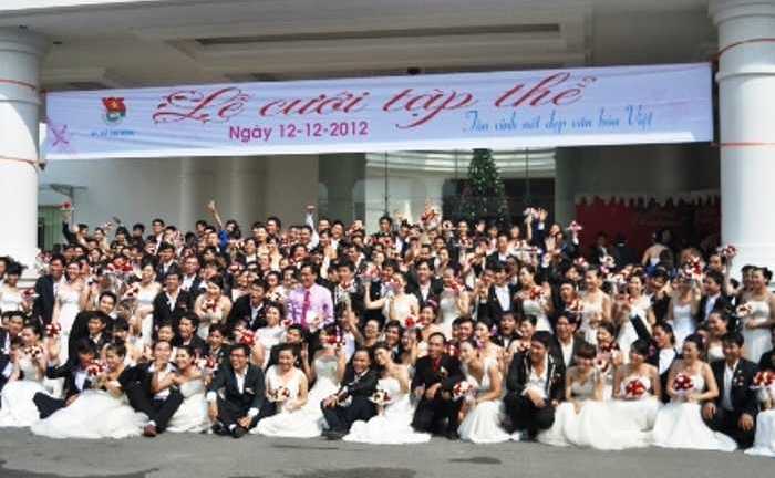 TP.HCM: 120 đôi uyên ương cưới tập thể ngày tam trùng