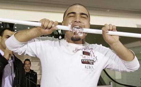 Người xơi hết con cừu và mê ăn bóng đèn, đinh sắt...