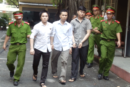 Bị gái mại dâm 'cuỗm' vàng sau khi trộm tiệm vàng