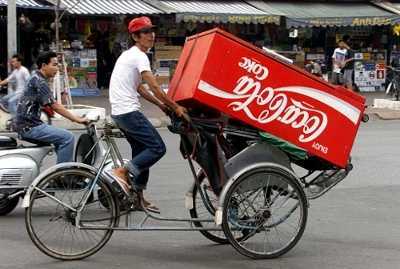 'Uống Coca Cola là... làm nghèo đất nước'