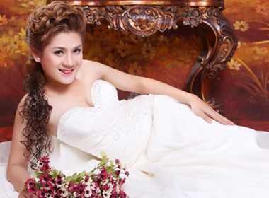 Lâm Chí Khanh tự nhận là ca sĩ chuyển giới đẹp nhất VN