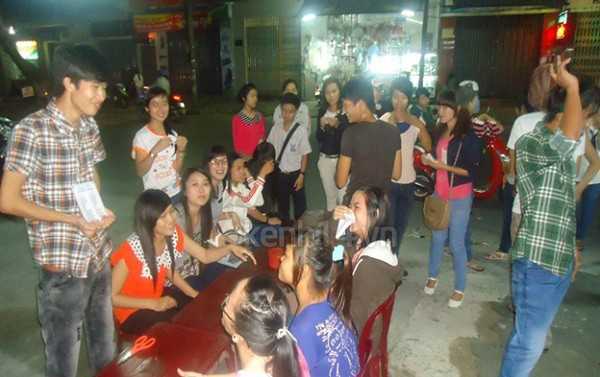 Vì sao sinh viên đã nghèo càng… nghèo?