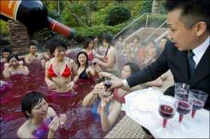 Tắm bằng rượu vang nho hút khách