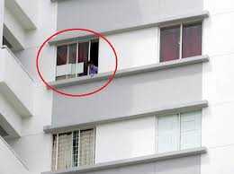 Cửa sổ chung cư, nơi tử thần rình rập trẻ em