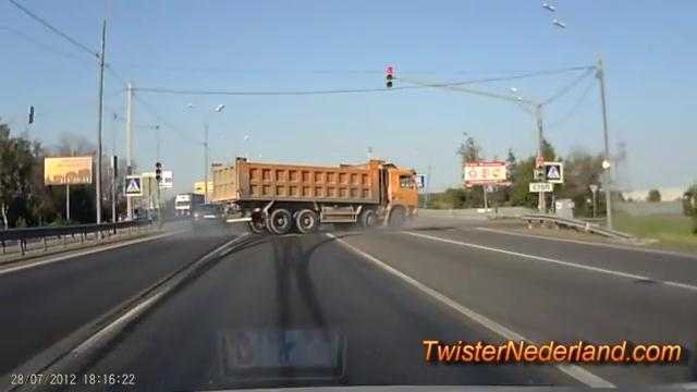 Những tình huống giao thông quái đản ở Nga