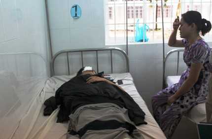 Nhiều công nhân la hét trong xe khách bị tông