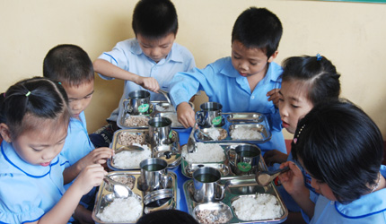 Huế: Ép học sinh bán trú ăn chay ngày rằm, mồng một