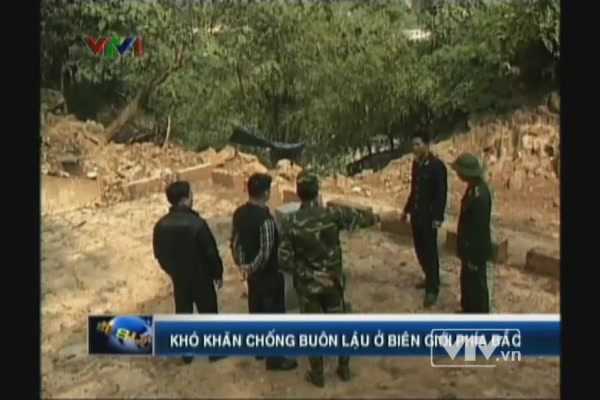 Video: Buôn lậu hung hãn tấn công lực lượng biên phòng