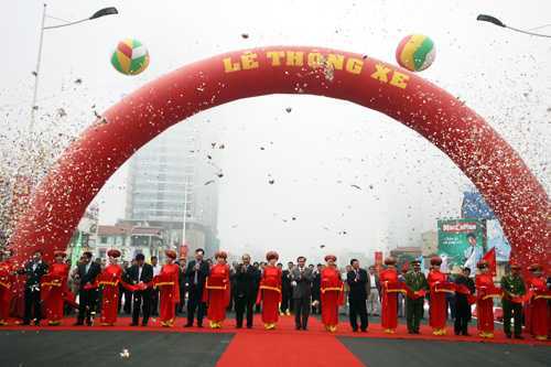 Video: Thông xe cầu vượt dầm thép lớn nhất Hà Nội