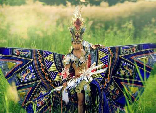 Trang phục dân tộc giống game, nhà thiết kế nói gì?