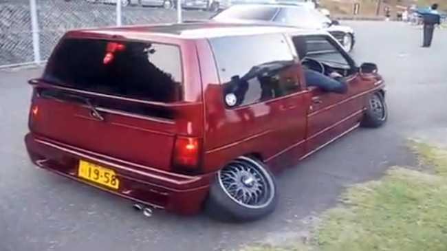 Độ xe phong cách 'chân vòng kiềng'