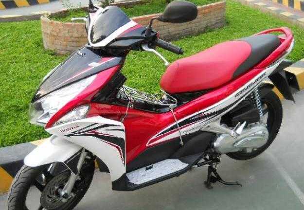 Xe máy Air Blade tiếp tục bị đẩy giá