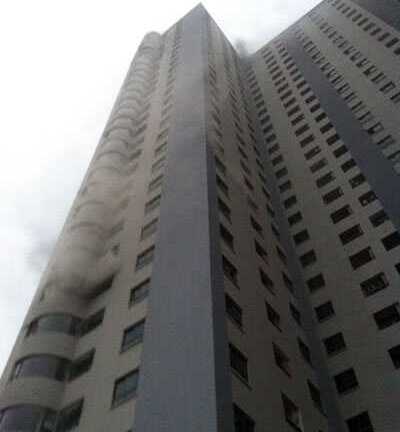 Cháy chung cư 31 tầng, hàng trăm người dân hoảng loạn