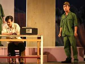 Thủ tướng xem vở 'Lời thề thứ 9' tại Nhà hát lớn