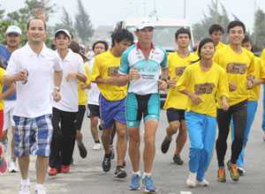 Chạy marathon từ Móng Cái đến mũi Cà Mau