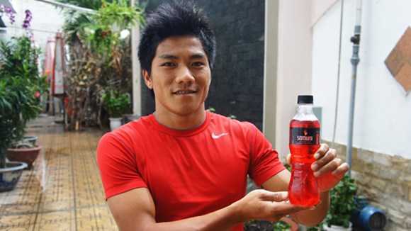 Khó khăn, Công Vinh, Quang Hải đi đóng quảng cáo