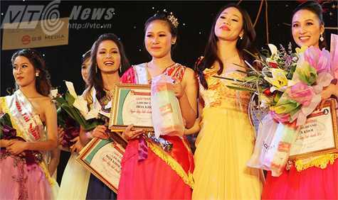 Thi hoa khôi sau đám tang: Lựa chọn thiếu thận trọng