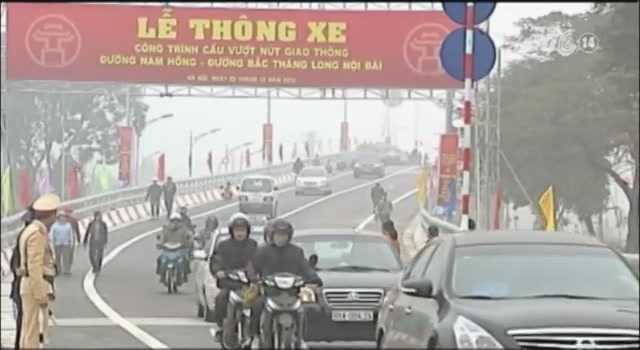 Video: Thông xe cầu vượt 305 tỷ đồng ở Hà Nội