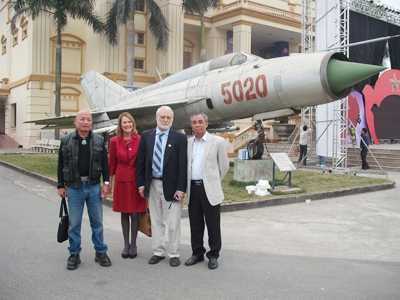 Phi công Mỹ đi tìm lại người bắn rơi mình