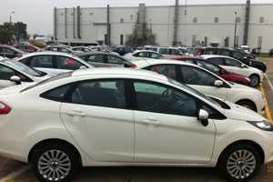 Những 'sự lạ' chỉ có ở thị trường xe Việt 2012