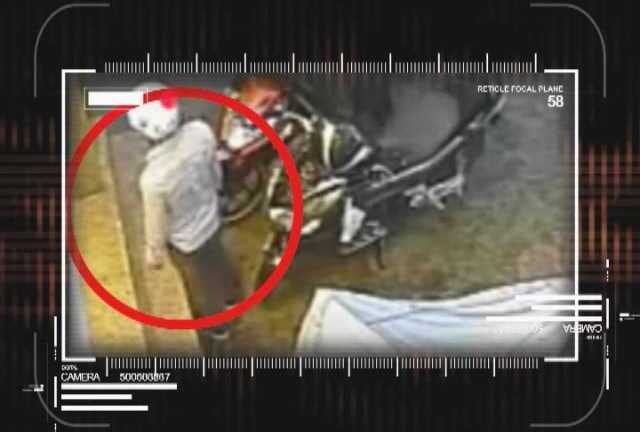 Táo tợn trộm xe máy trong mưa bị camera 'chộp' được